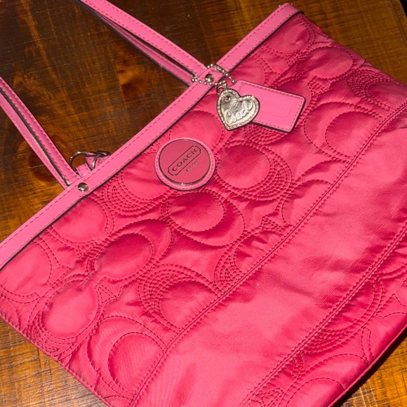 Coach Vintage Y2K Quilted Tote Bag: Rose Pink Signature, Patent Leather Trim - Picture 2 of 16